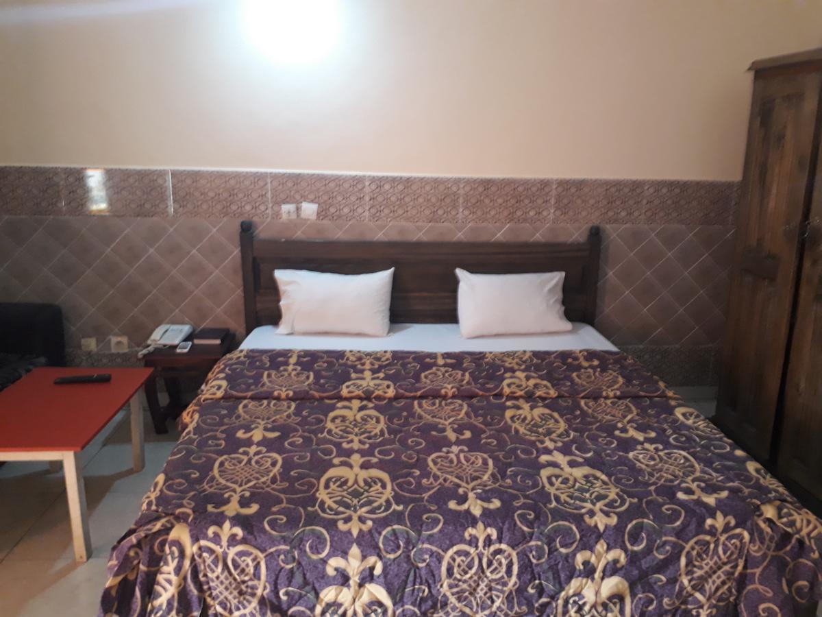 Hotel Residence Seven 7 Абиджан Екстериор снимка