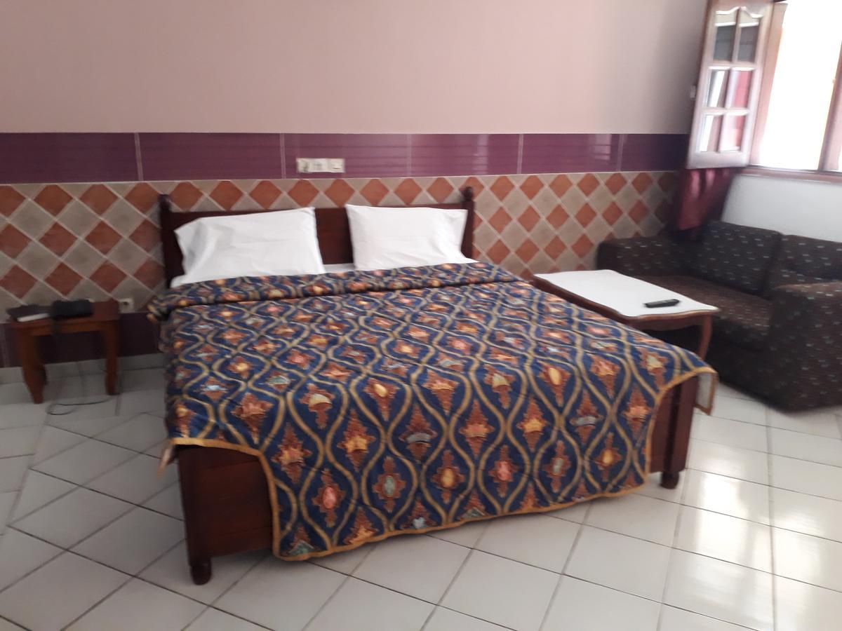 Hotel Residence Seven 7 Абиджан Екстериор снимка