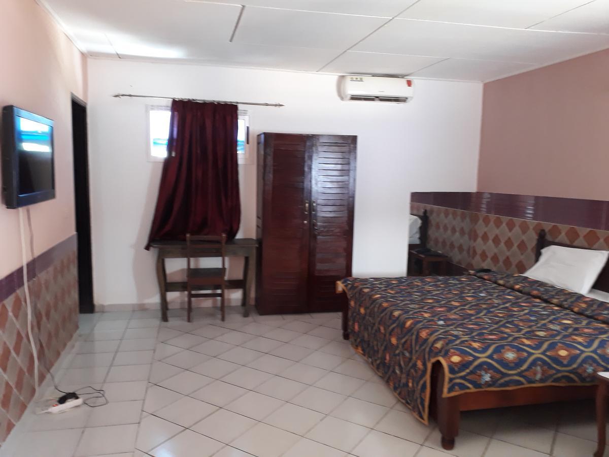 Hotel Residence Seven 7 Абиджан Екстериор снимка